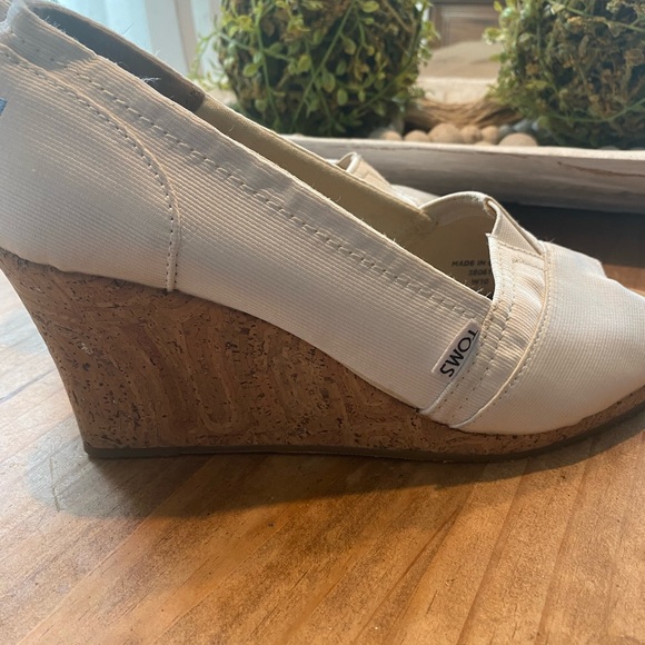 Tom’s wedge sandals - size 10 wide - Picture 11 of 12